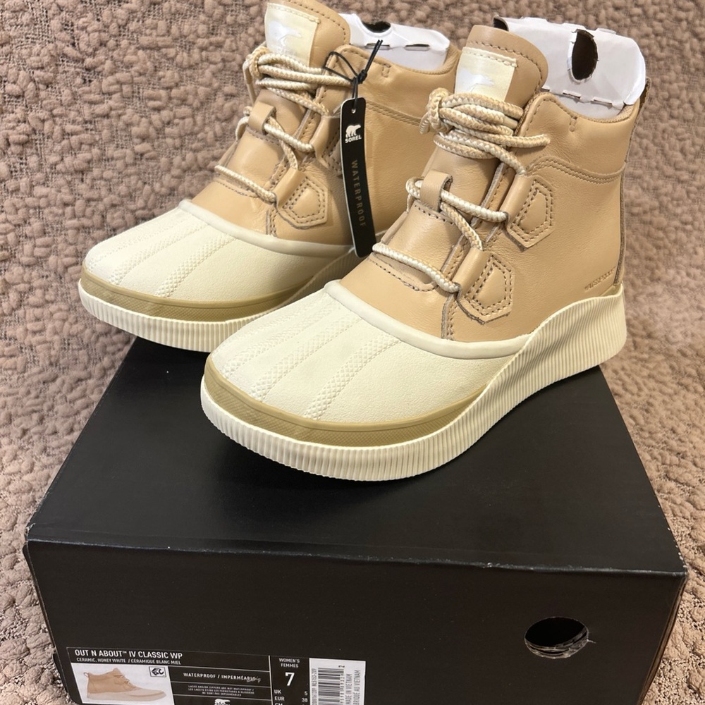 SOREL Women's Out N About lV Classic Waterproof Boot Size 7